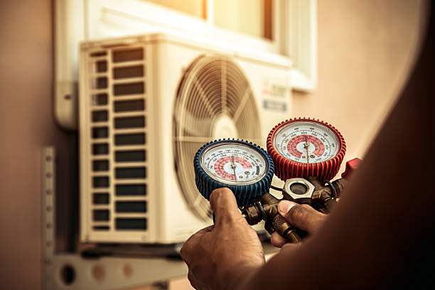 Professional Ac Installation technician working in Justice, IL